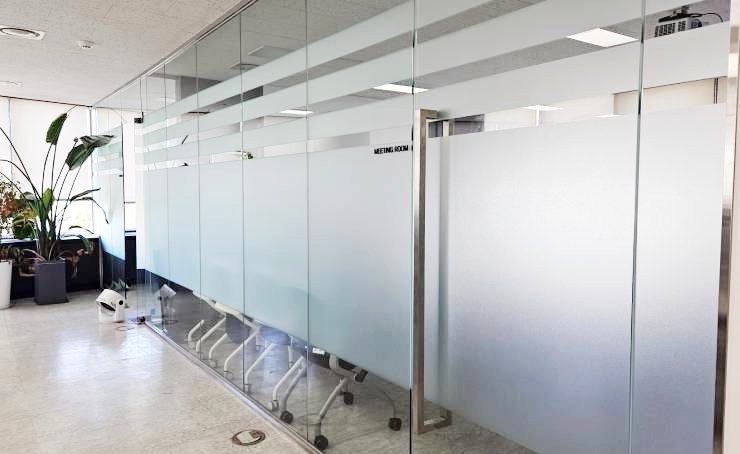 사무실-칸막이공사-석고-래핑-유리-SGP-스터드-장단점
